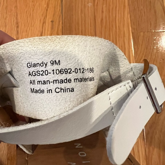 New Direction sandals - Picture 2 of 3